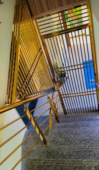 Premium stainless steel SS 304 staircase railing with polished handrail